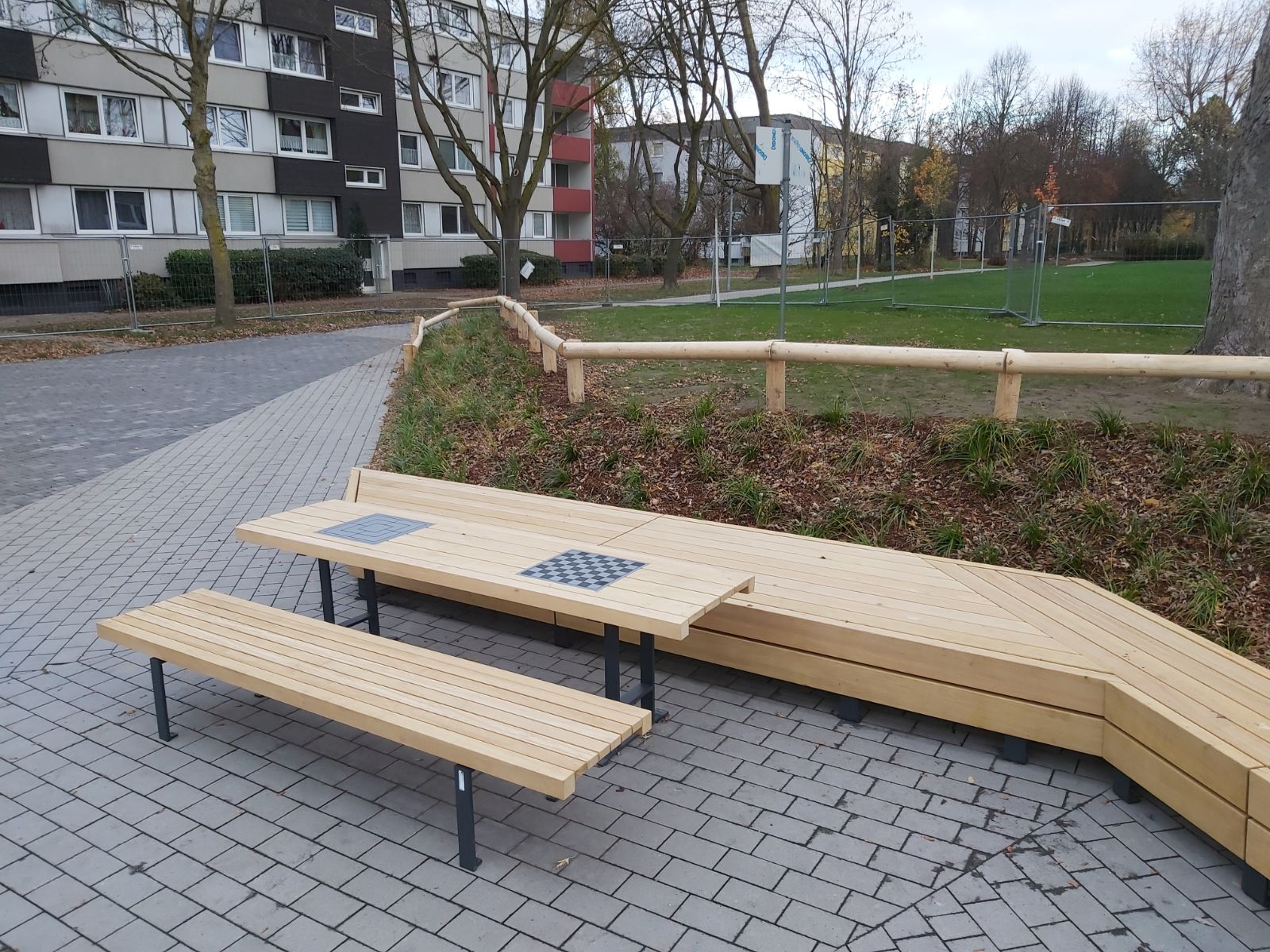 Tische & Bänke für den öffentlichen Raum