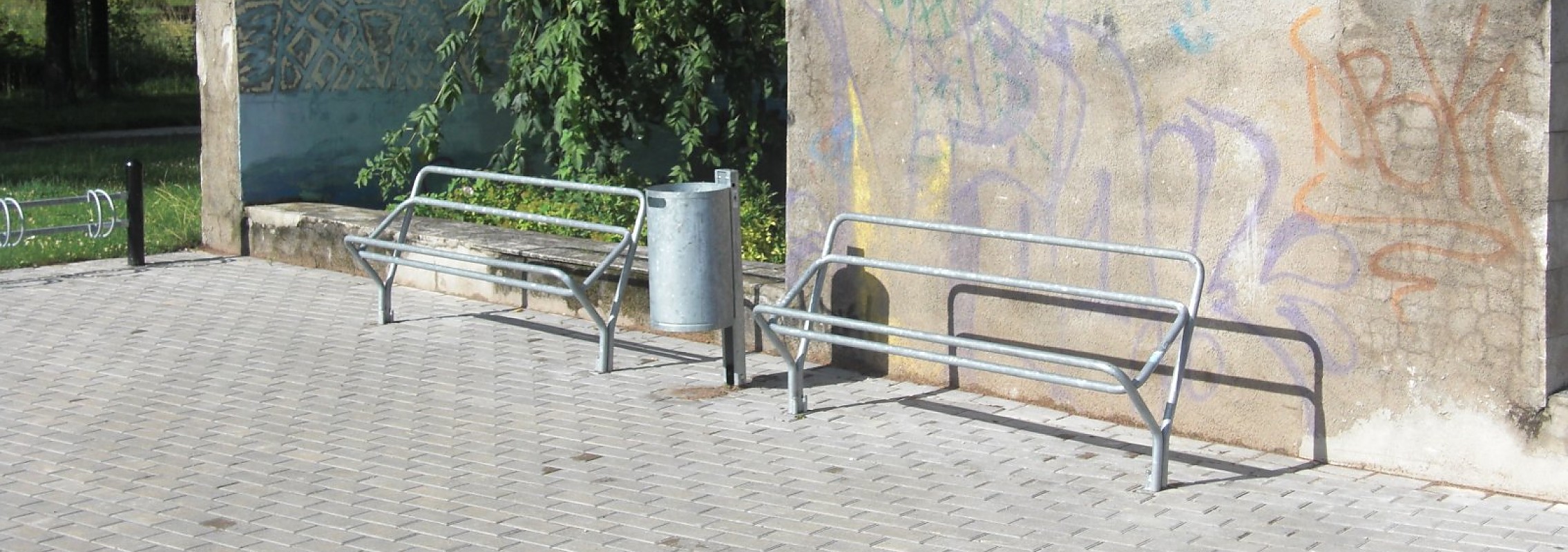 euroform w - Stadtmobiliar - Sitzbank Metall - Funbank - Jugendbank